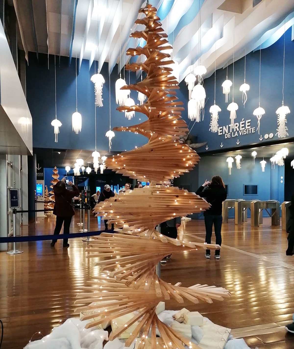 Mon Sapin Woody, l'unique sapin deco bois pour entreprise eco-responsable qui crée l'événement