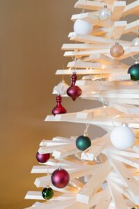 sapin de Noël en bois 130 cm woody® : le sapin en bois idéal pour les petits espaces