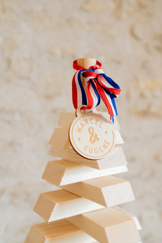 achetez votre sapin en bois près de Lyon, en vente directe chez Marcel & Eugène, à Reyrieux. De qualité artisanale française - Mon sapin Woody® est breveté et fabriqué en France