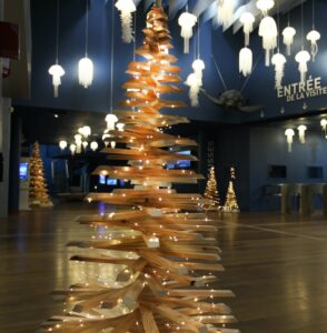 sapin de Noël en bois 200 cm Woody®, le sapin iconique original créé en France par Marcel & Eugène, modulable, durable et écologique